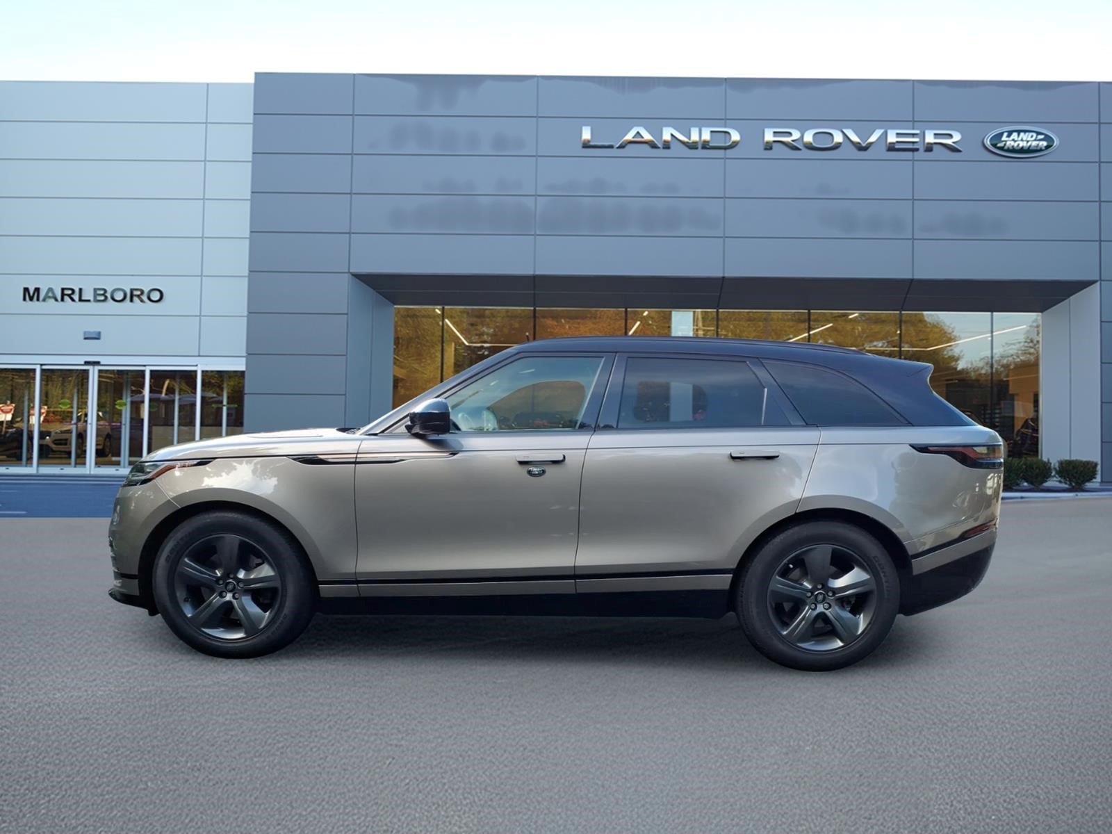 Used 2023 Lantau Bronze Metallic 1dp Land Rover P250 R-Dynamic S image 6