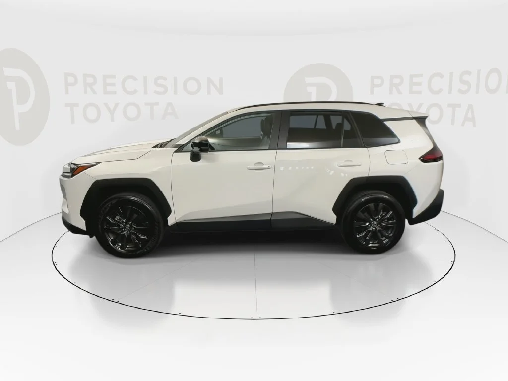 Used 2026 Ice Cap Toyota XLE Premium image 18