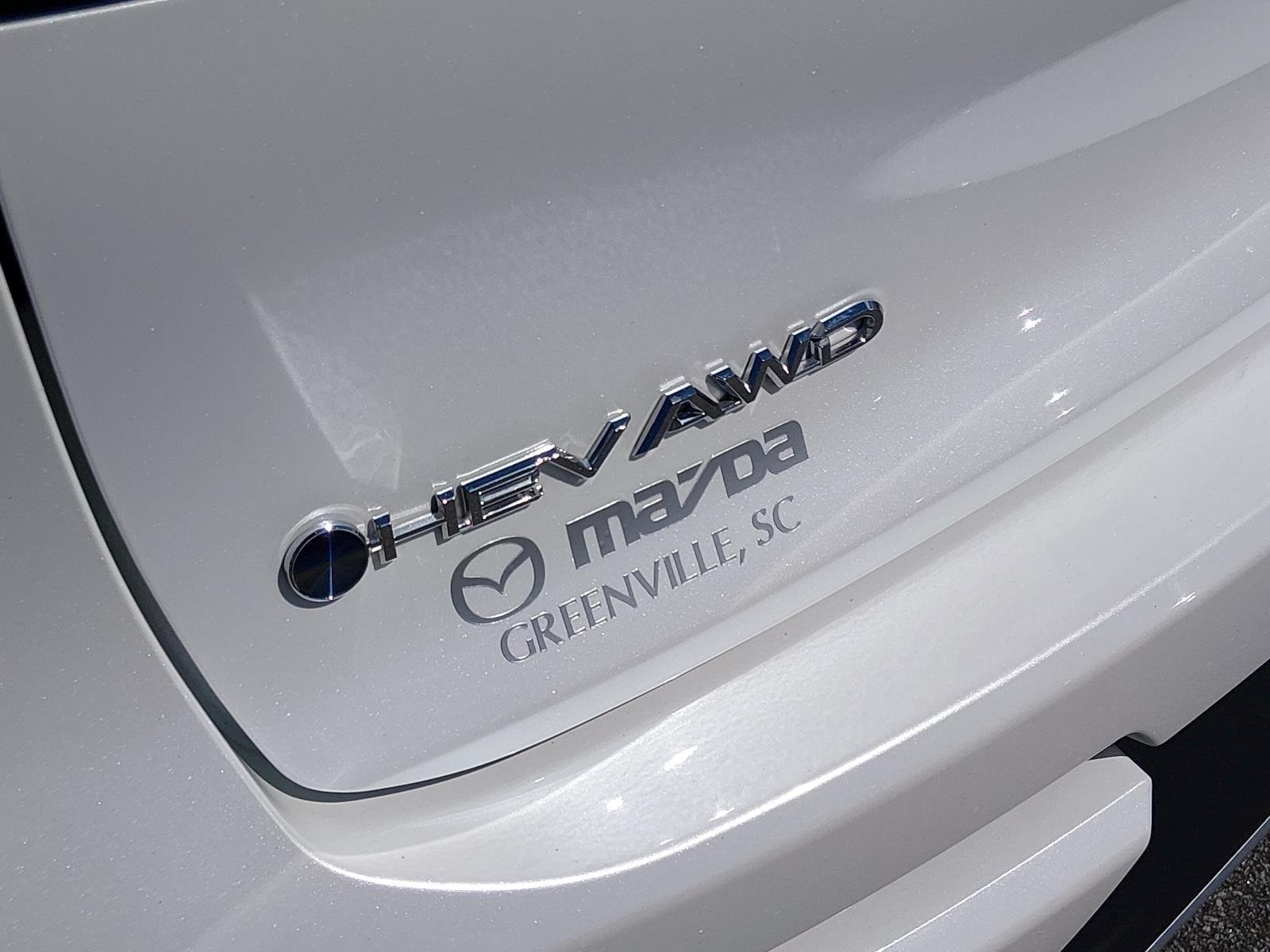 Used 2026 Oxygen White Toyota XLE image 22