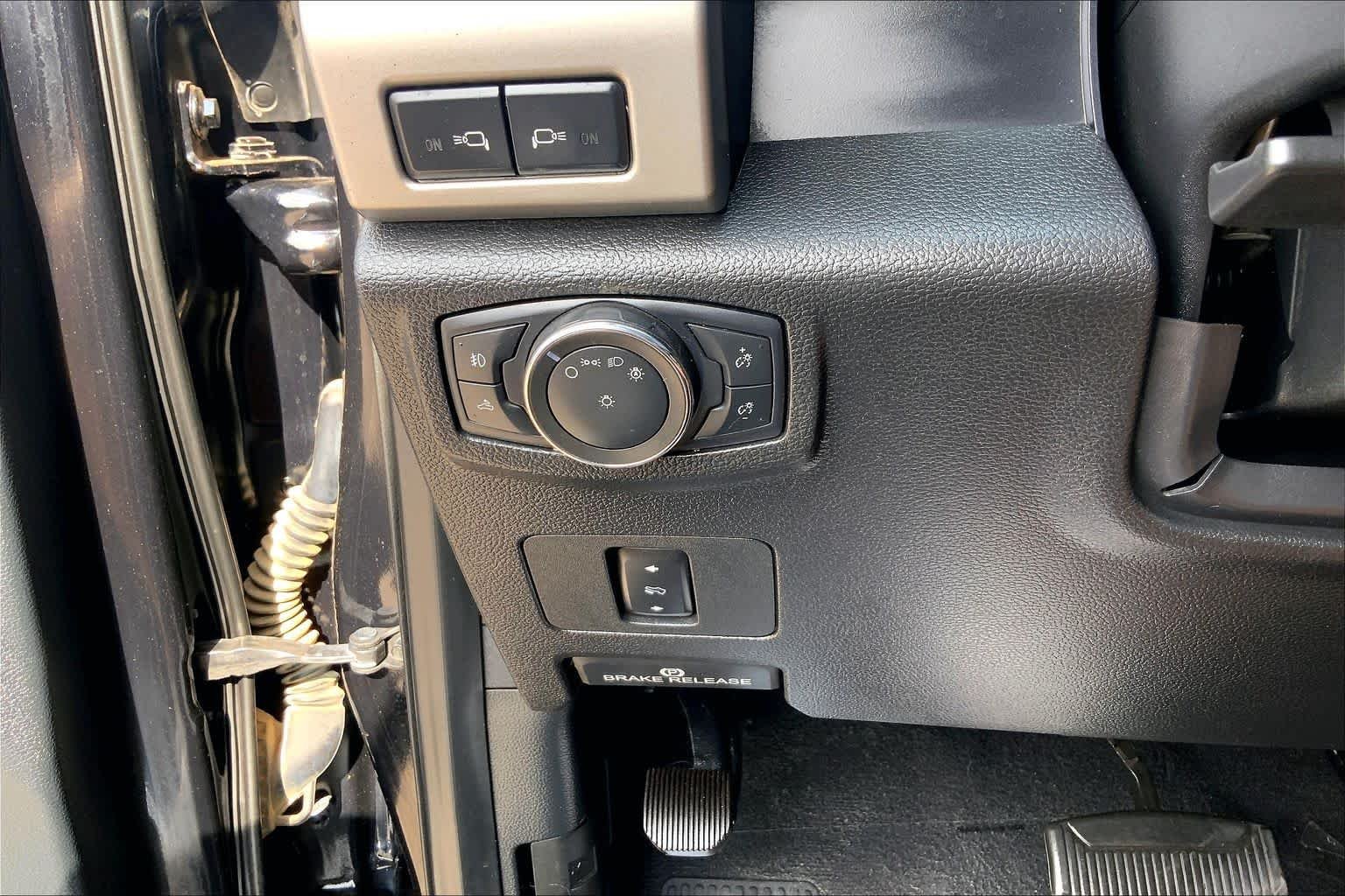 Used 2021 Agate Black Metallic Ford LARIAT image 36