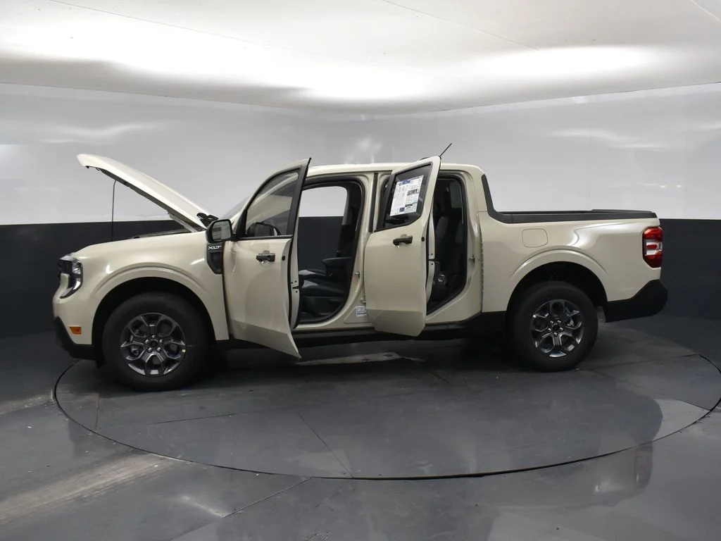 New 2025 Beige Ford XLT image 43