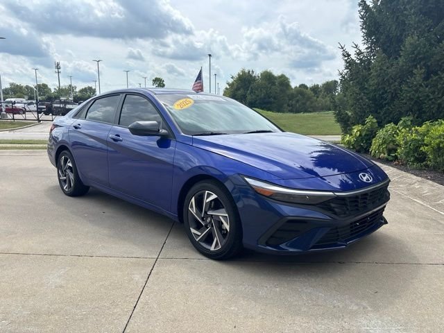 Used 2025 Intense Blue Hyundai SEL Sport image 32
