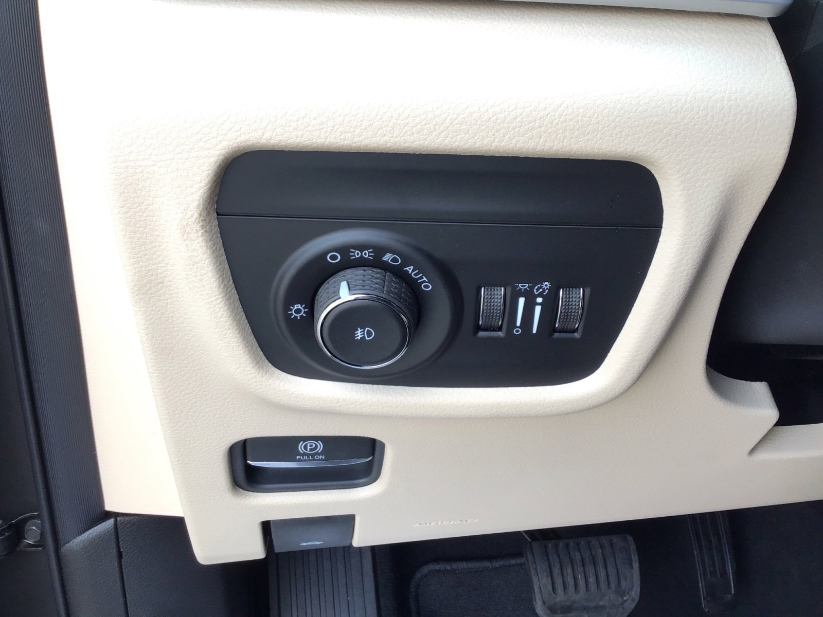 New 2026 Baltic Gray Metallic Clearcoat Jeep Limited image 28