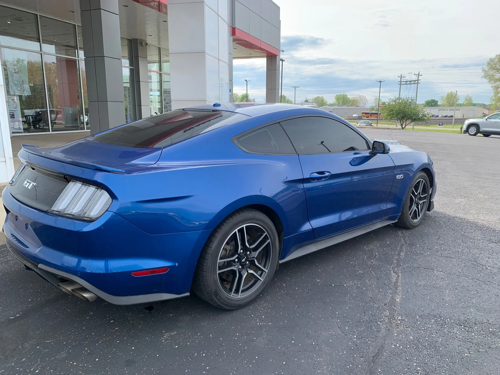 Used 2018 Blue Ford GT Premium image 3