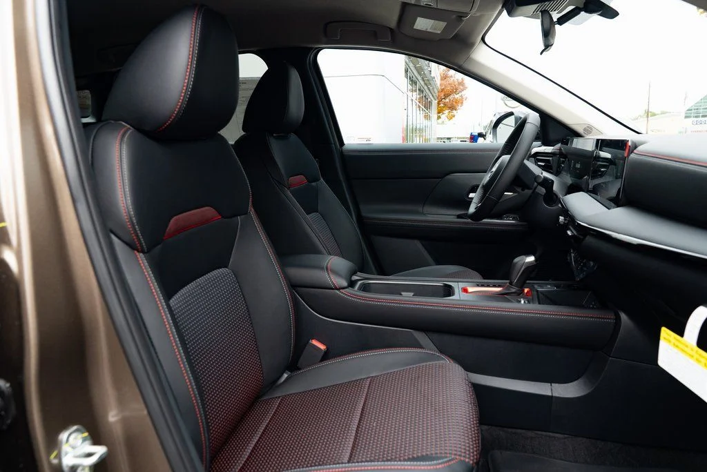 New 2026 Canyon Bronze Metallic Nissan SR image 24