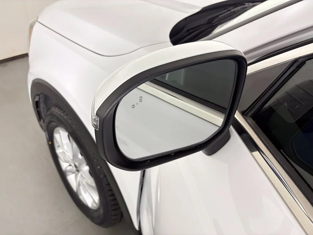 Used 2022 White Kia LX image 12