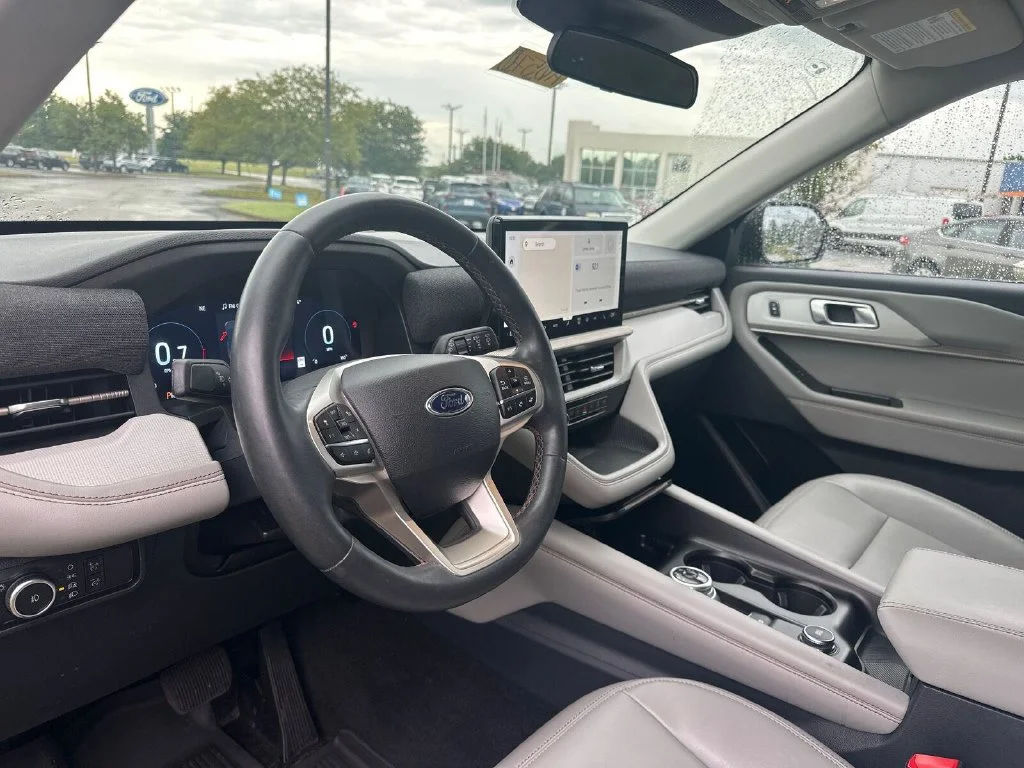 Used 2025 Gray Ford Active image 7
