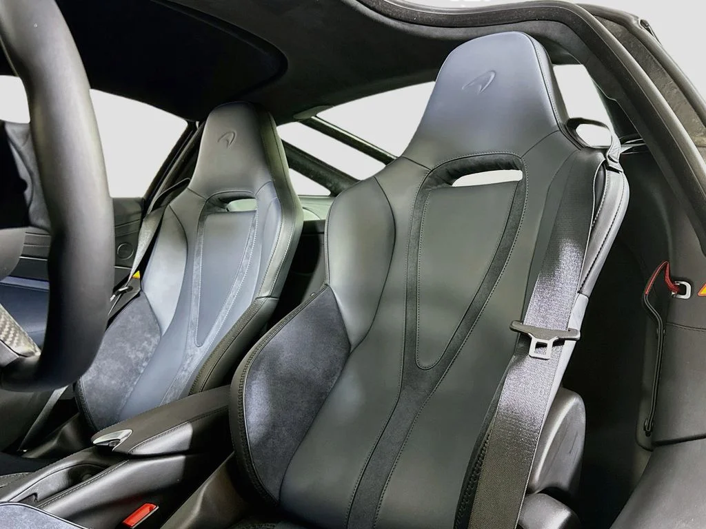 Used 2025 Blade Silver McLaren Coupe image 16
