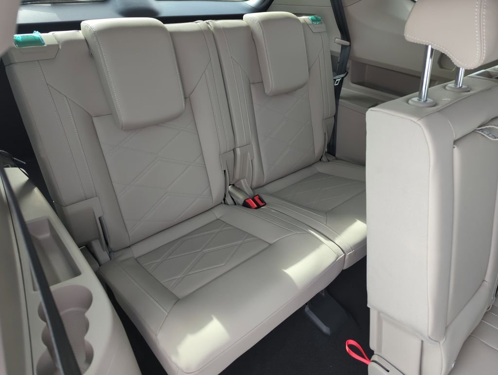 New 2026 White/off-white Volkswagen 2.0T SE image 33