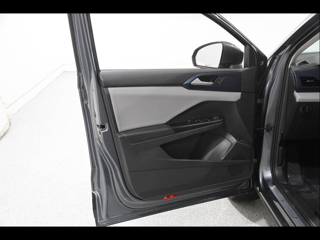 Used 2023 GRAY Volkswagen 1.5T SE 4Motion image 4