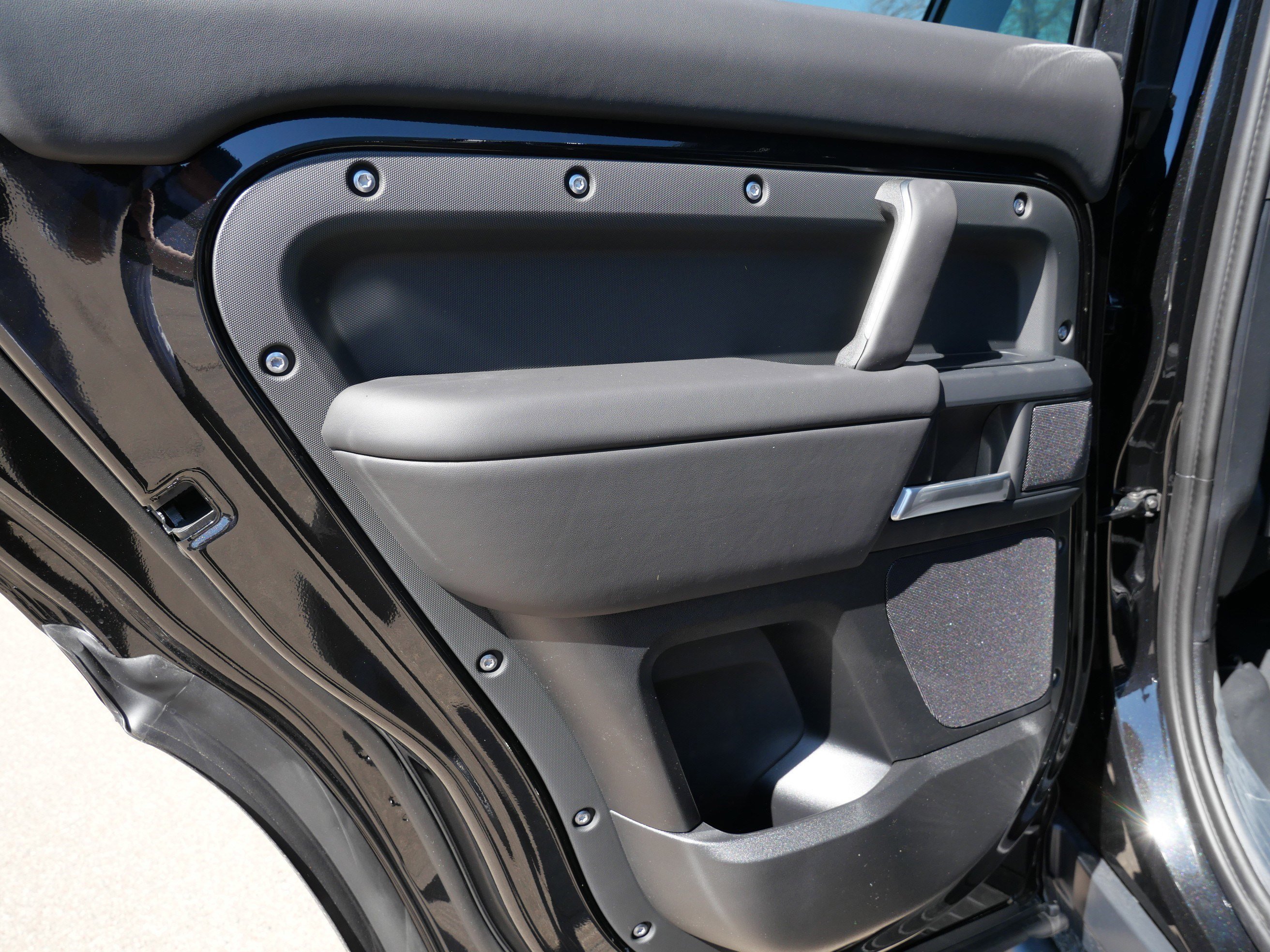New 2026 Santorini Black LAND ROVER X-Dynamic SE image 6