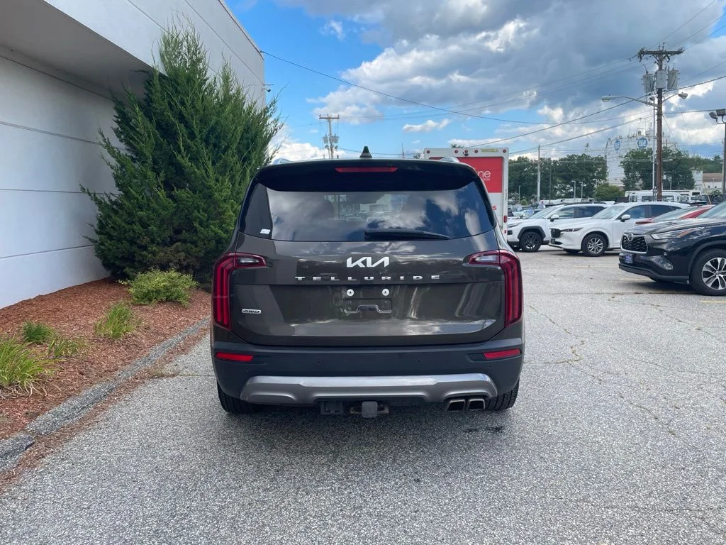 Used 2022 Green Kia EX image 9
