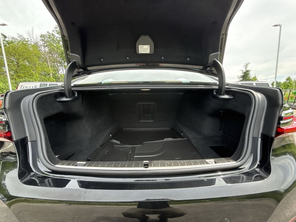 Used 2022 Black BMW 750i xDrive image 21