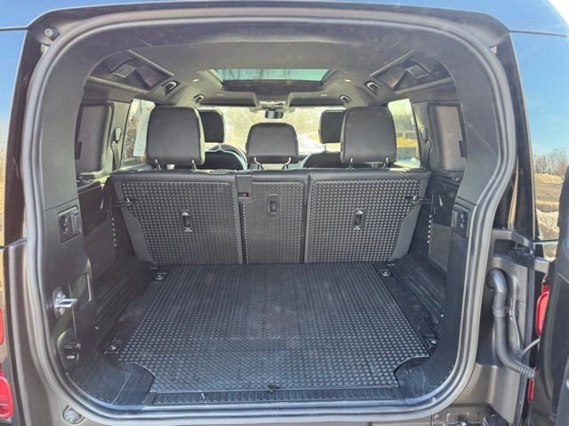 Certified Used 2023 Black Land Rover X-Dynamic SE image 10
