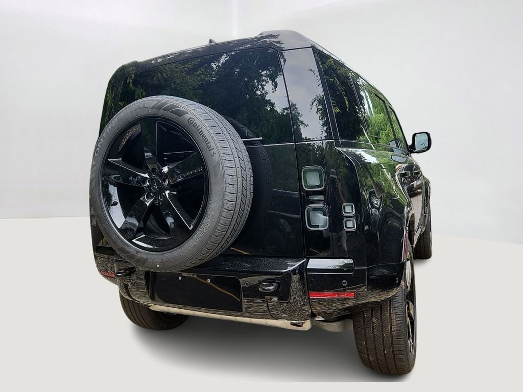 New 2026 Santorini Black Land Rover X-Dynamic SE image 3