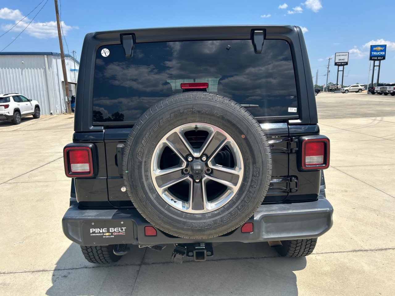 Used 2020 Black Jeep Sahara image 6