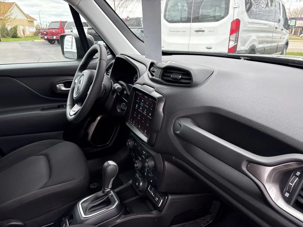 Used 2023 Black Clearcoat Jeep Latitude image 32