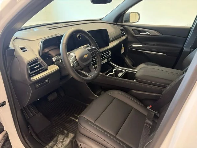 New 2027 White Chevrolet LT image 8