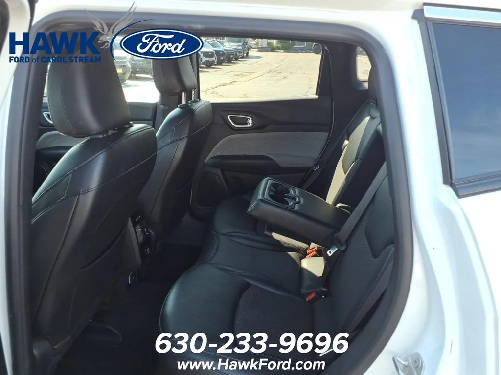 Used 2024 White Jeep Latitude image 28