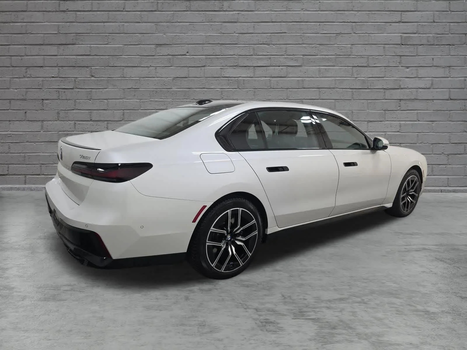 Certified Used 2024 Alpine White BMW xDrive40 image 4