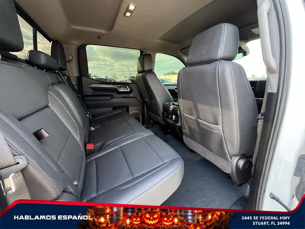 Used 2025 Summit White Chevrolet RST image 18