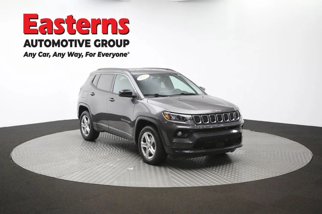 Used 2024  Jeep Latitude image 48