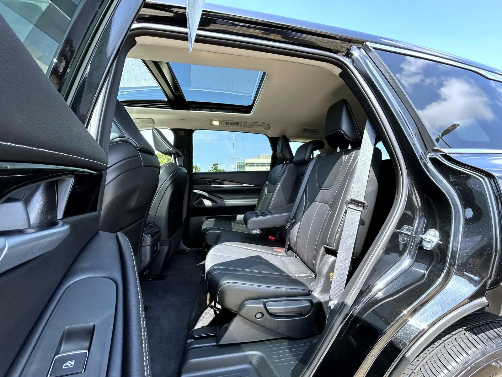 Used 2025 Black INFINITI PURE image 21