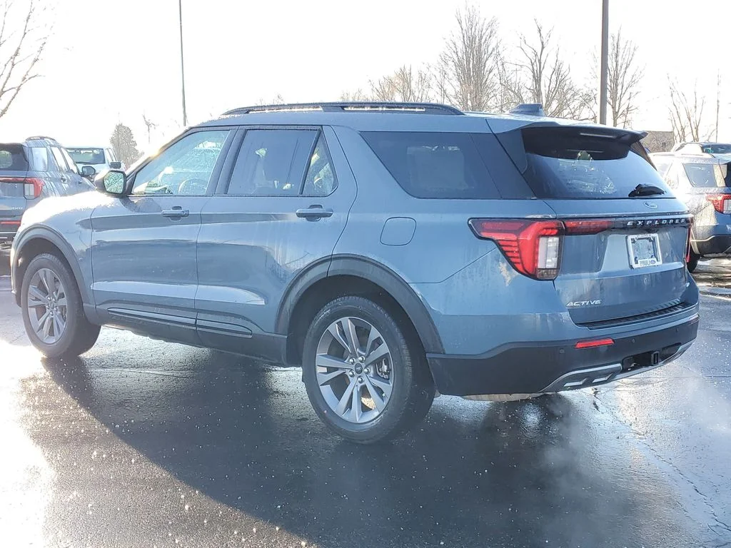 Used 2026 Vapor Blue Metallic Ford Active image 3