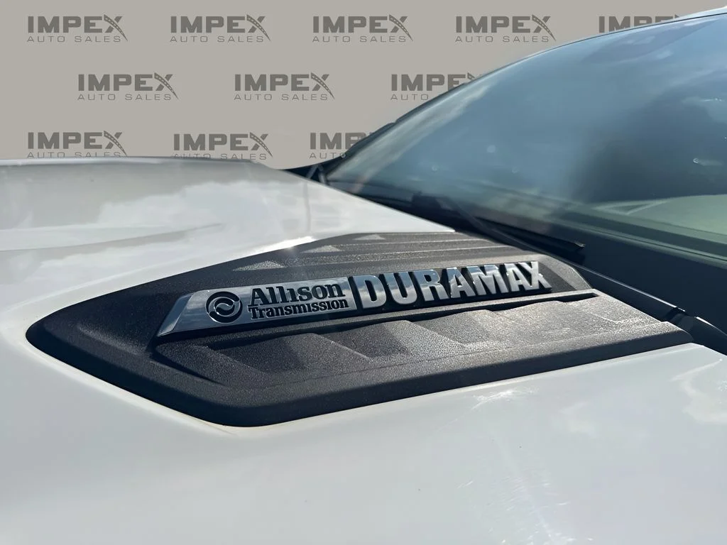 Used 2024 White Chevrolet LT image 32