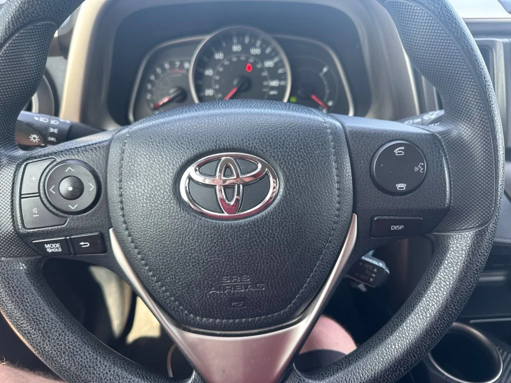 Used 2015 White Toyota LE image 3