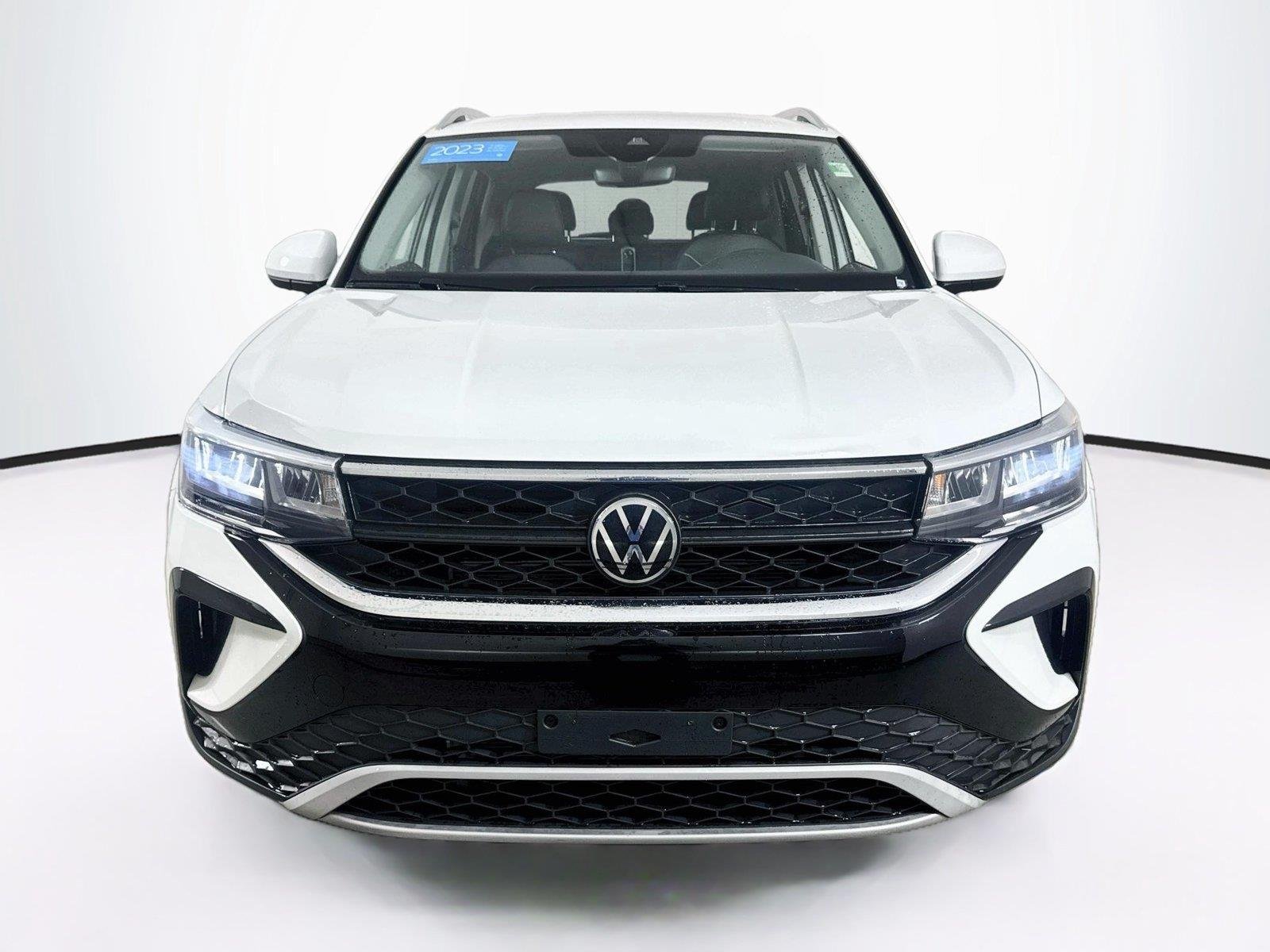 Used 2023 Pure White Volkswagen SE image 4