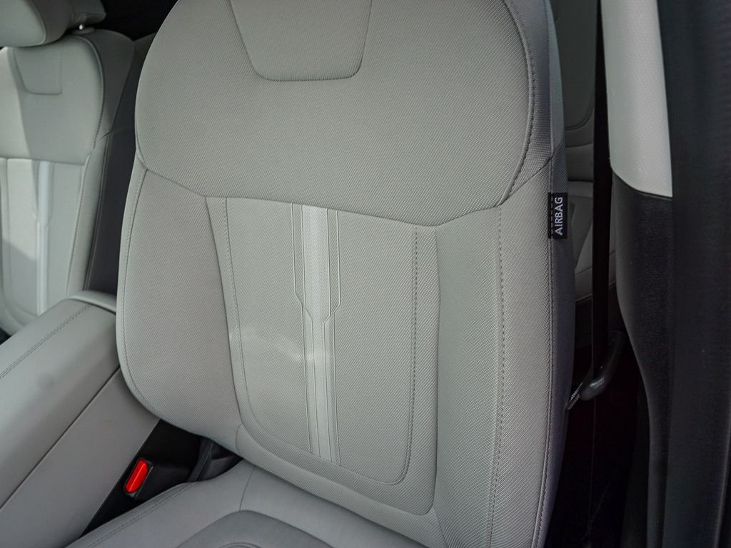 Used 2026 White Hyundai SEL image 21