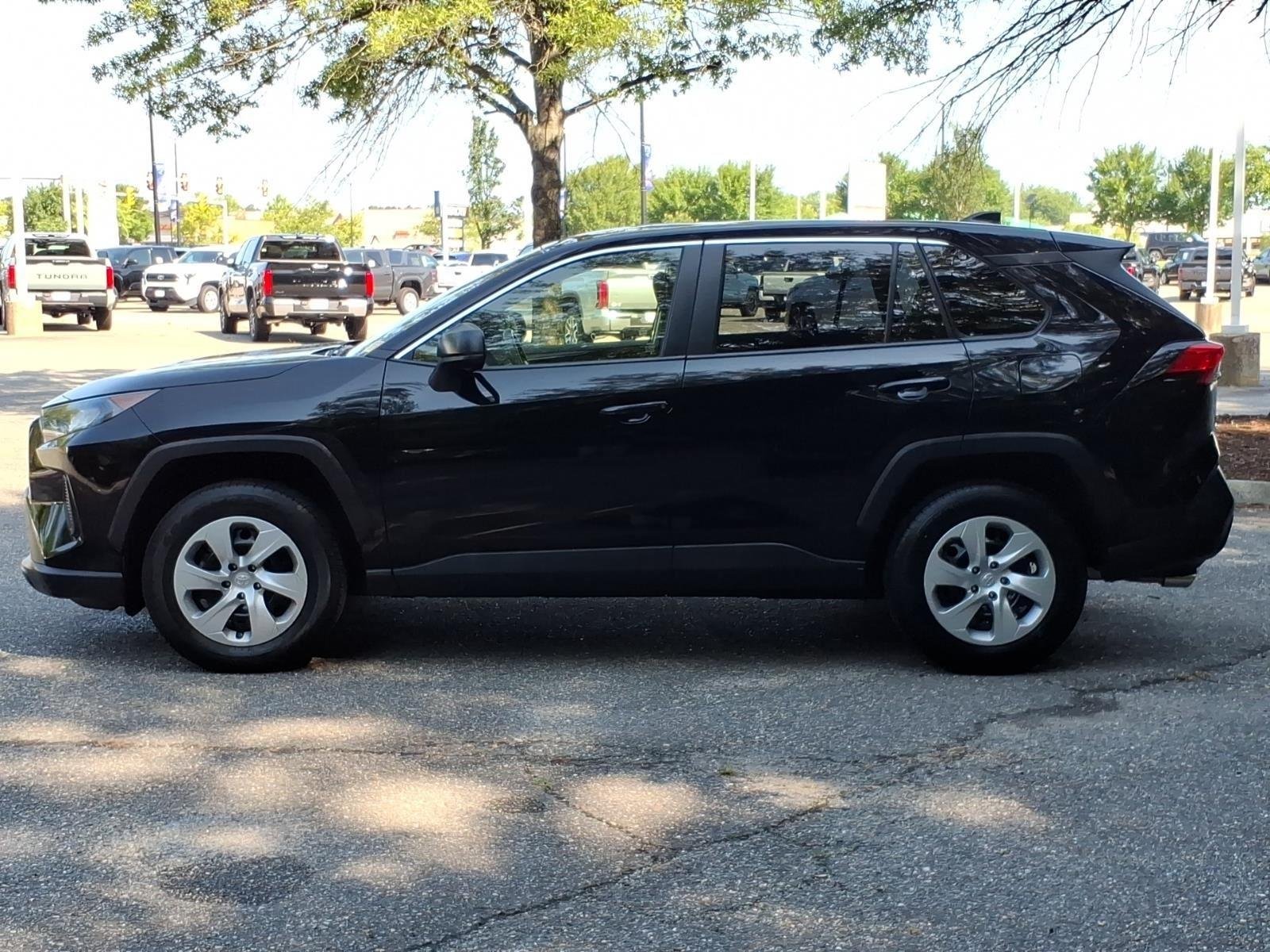 Used 2022 Midnight Black Metallic Toyota LE image 3