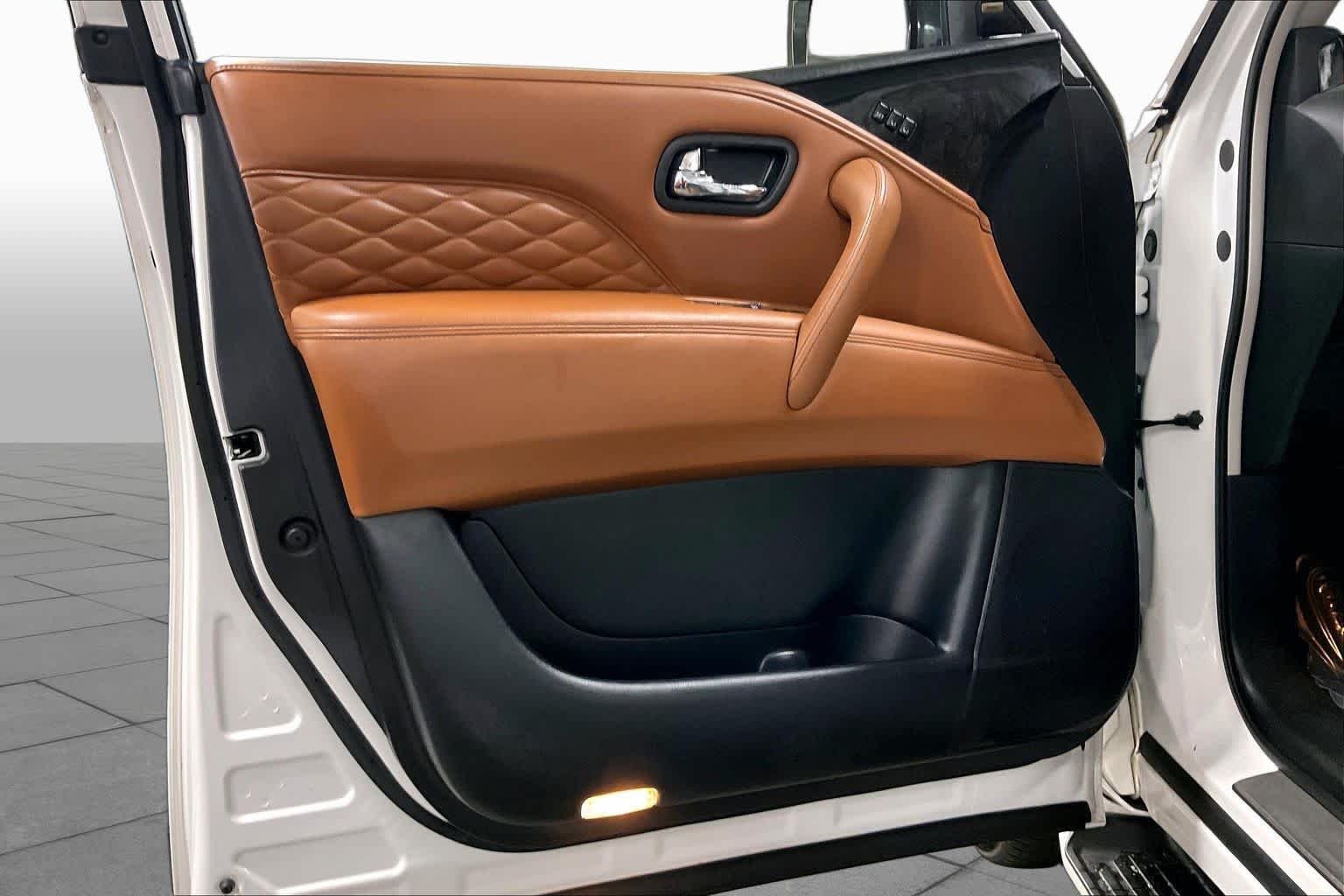 Used 2019 Moonstone White INFINITI LUXE image 22