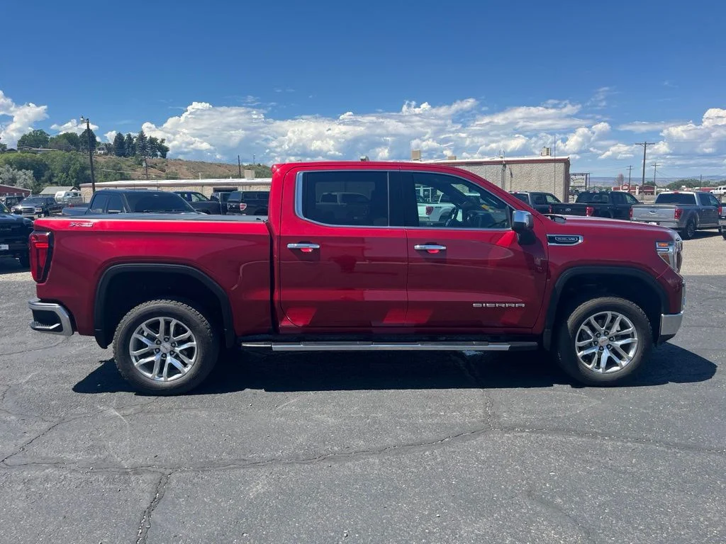 Used 2020 Quartz GMC SLT image 12