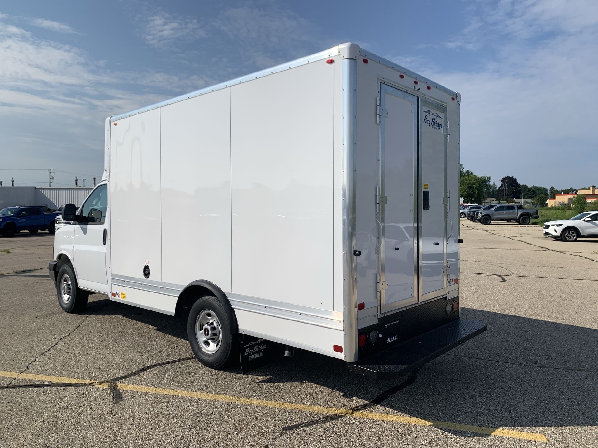 New 2025 Summit White GMC 1WT image 47