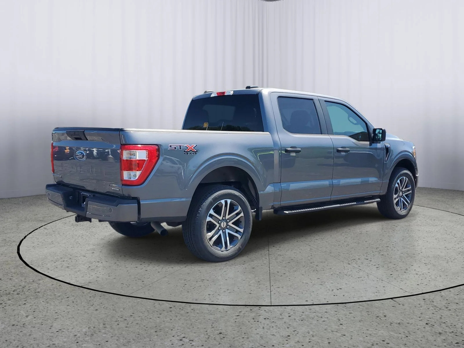 Used 2021 Gray Ford XL image 4