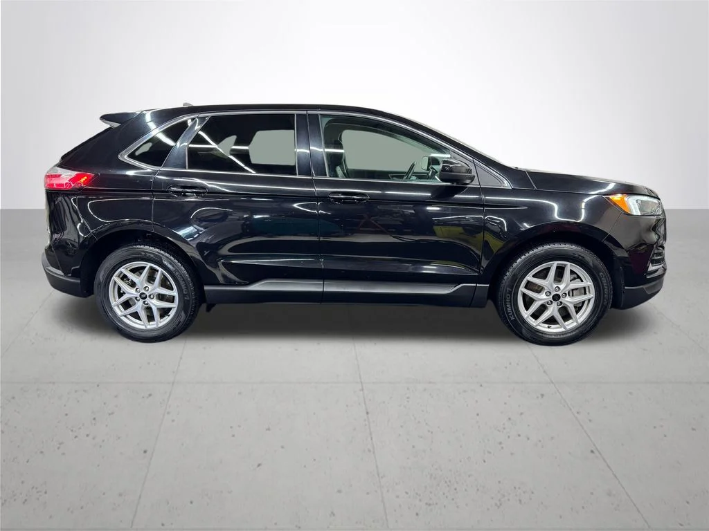 Used 2023 Black Ford SEL image 9