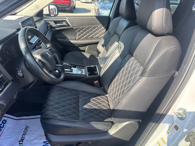 Used 2024  Mitsubishi SEL image 13