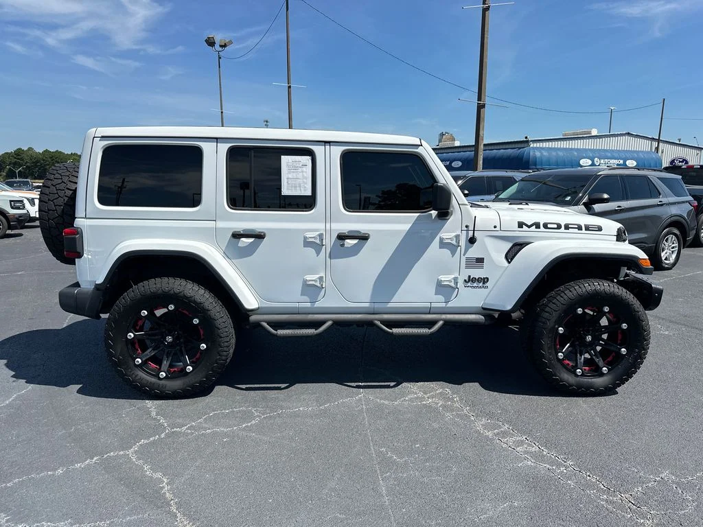 Used 2019 White Jeep Unlimited Sahara image 8