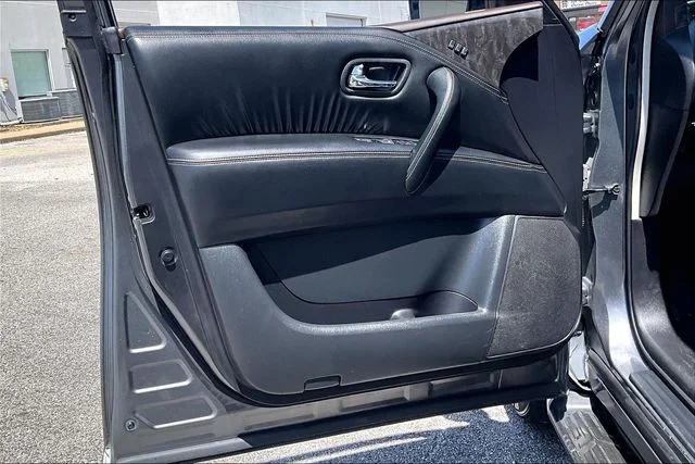Used 2023 Gray Nissan Platinum image 17