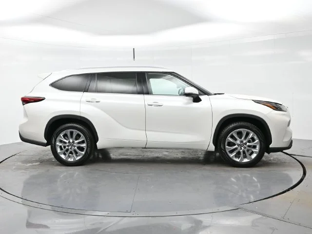 Used 2021 Blizzard Pearl Toyota Limited image 8