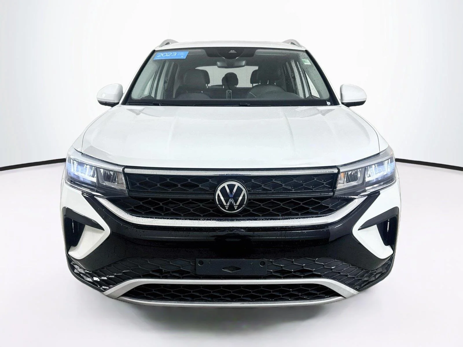 Used 2023 Pure White Volkswagen SE image 4