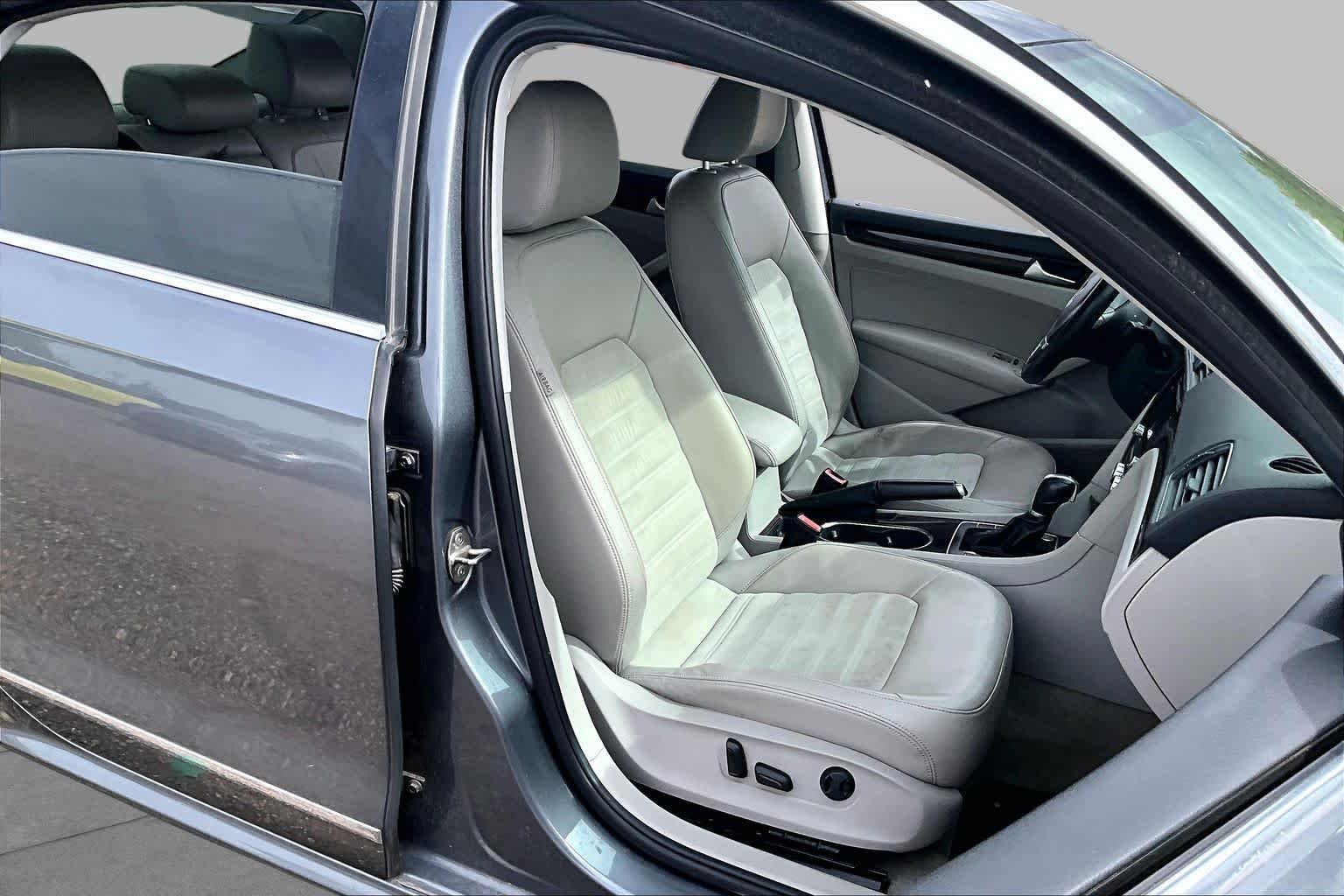 Used 2015 Platinum Gray Metallic Volkswagen 2.0L TDI SEL Premium image 7