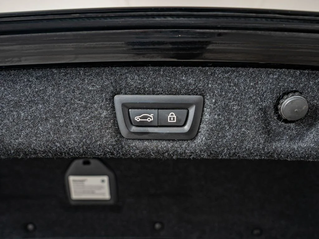 Used 2021 Jet Black BMW 530i xDrive image 40