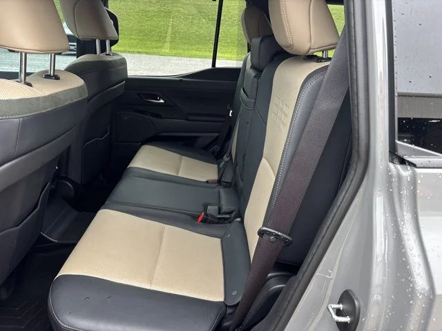 Used 2024  Lexus 550 Overtrail+ image 17
