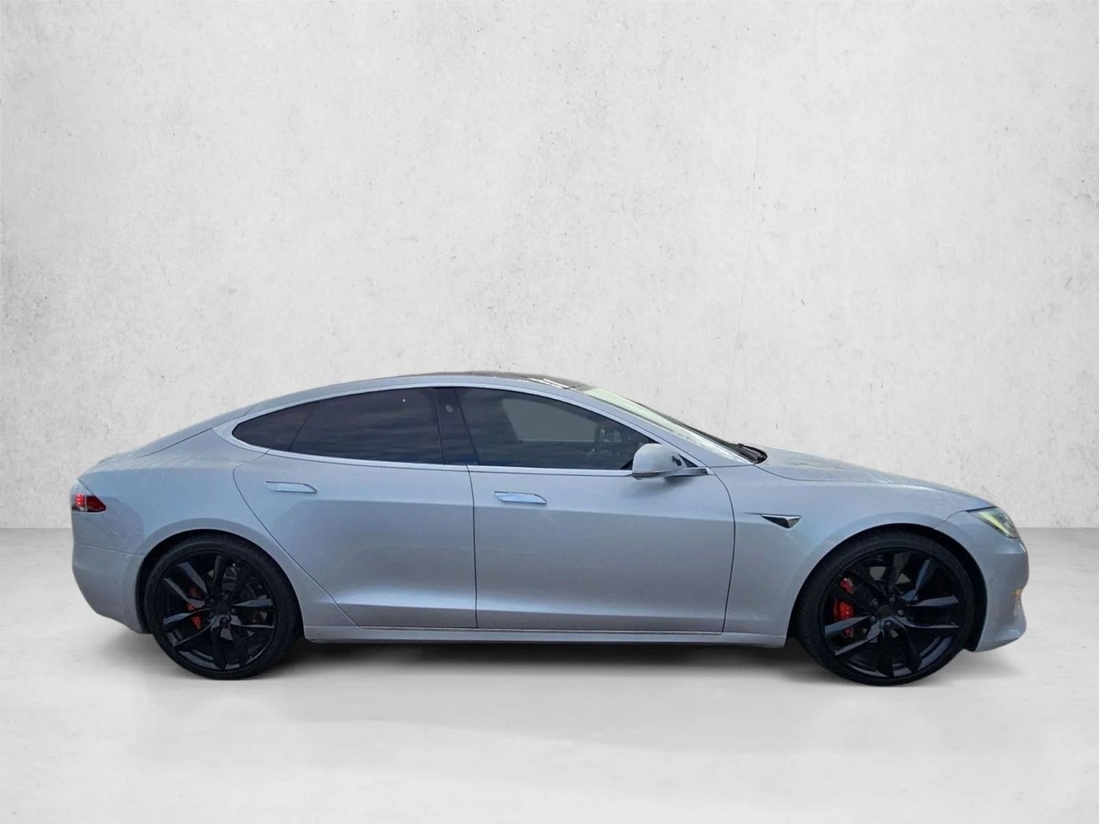 Used 2018 Silver/Gray Tesla P100D image 4