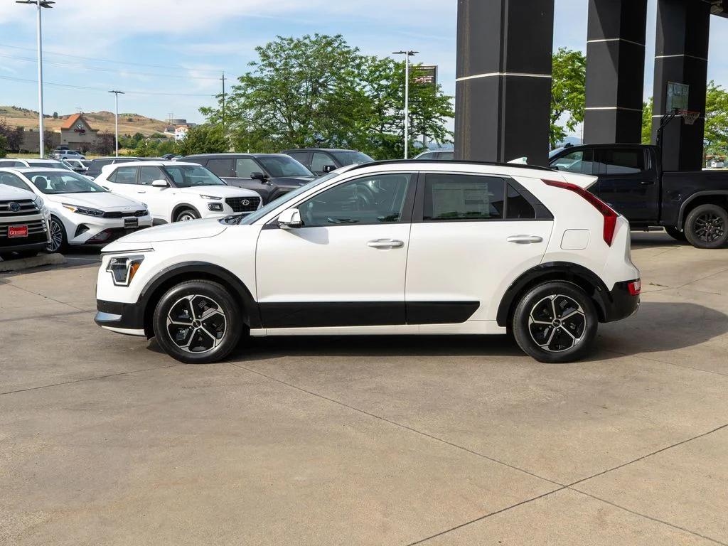 New 2026 Snow White Pearl Kia SX image 4