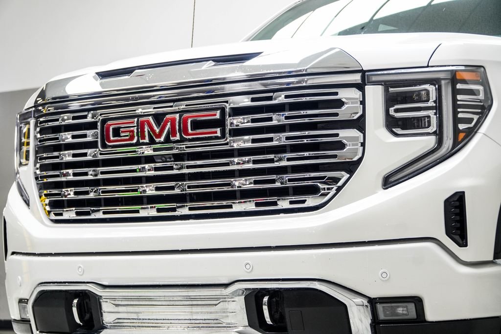 Used 2025 White GMC Denali image 2