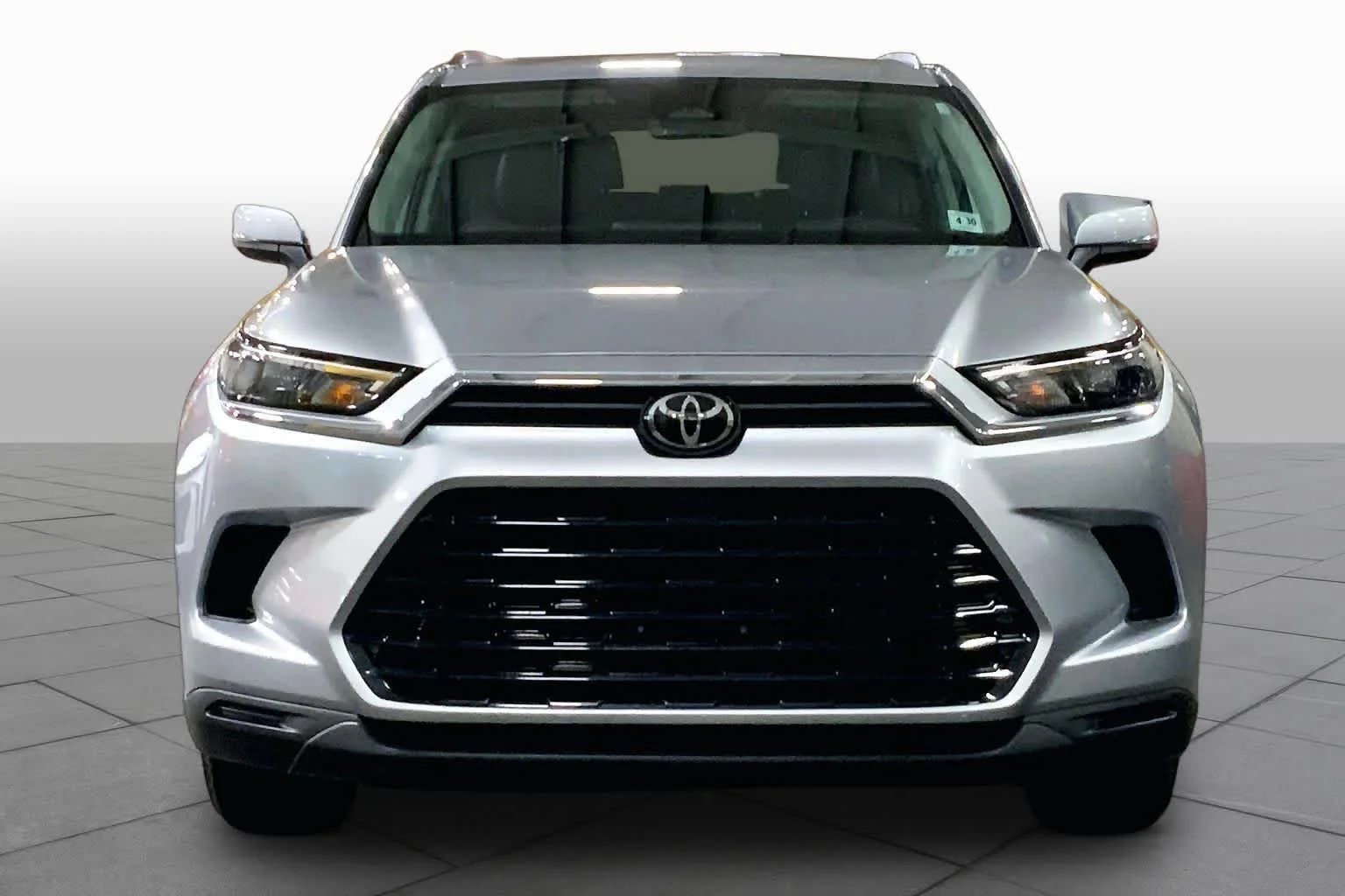 Used 2025 Celestial Silver Metallic Toyota XLE image 4